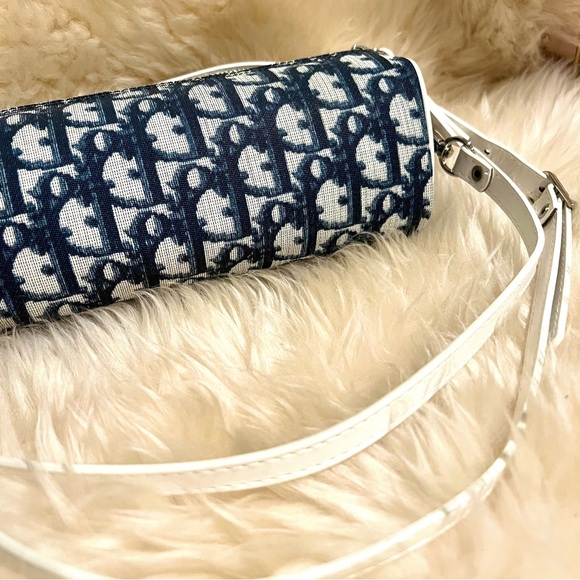 Christian Dior Crossbody Bag Monogram Cosmetic Pouch with Crossbody chain - Picture 6 of 14